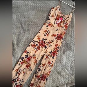 Floral pants suit